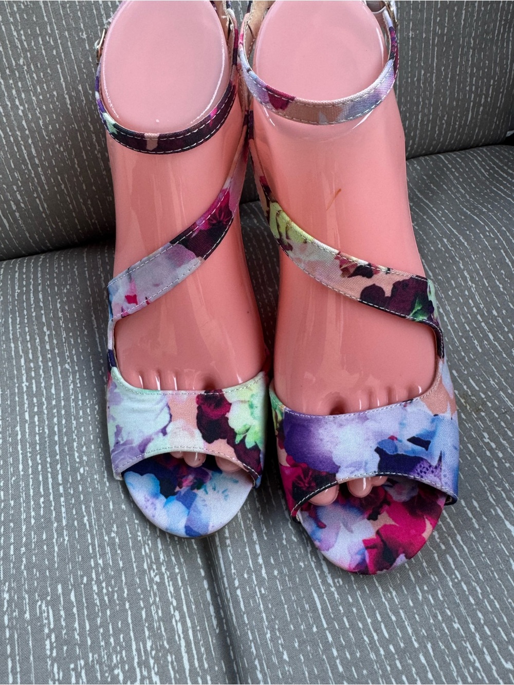 Dream Pairs Sz 7.5 Floral Open-Toe Ankle Strap Heels VGUC 😊😊